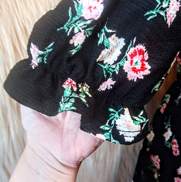 Vintage Inspired Ruffle Detail Black Floral Dress - Picture 3 of 7